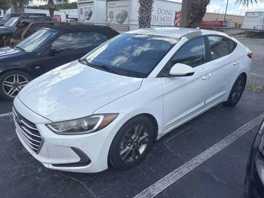 2017 Hyundai Elantra SE photo 1