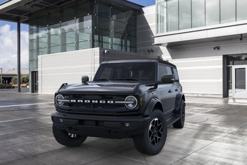 2025 Ford Bronco Outer Banks photo 1