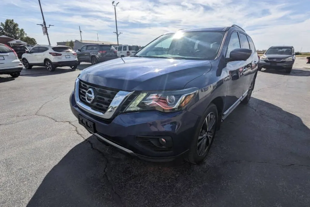 2018 Nissan Pathfinder Platinum photo 1