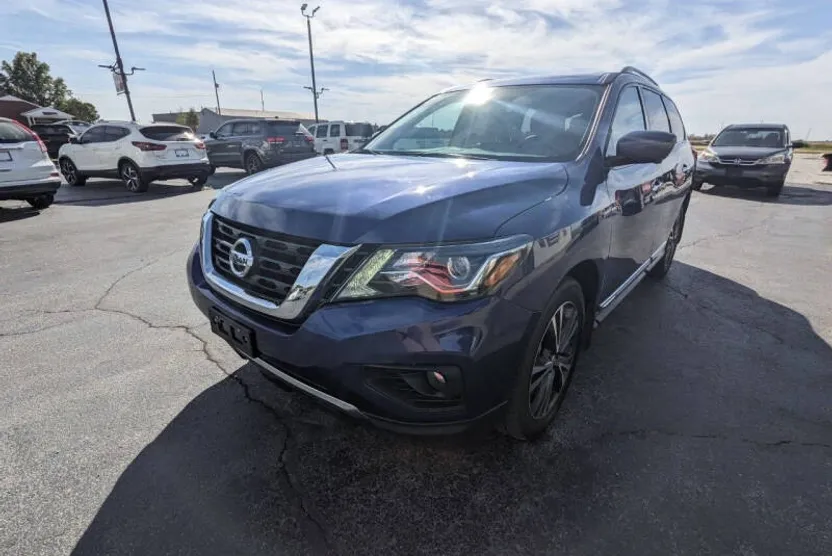 2018 Nissan Pathfinder Platinum photo 1