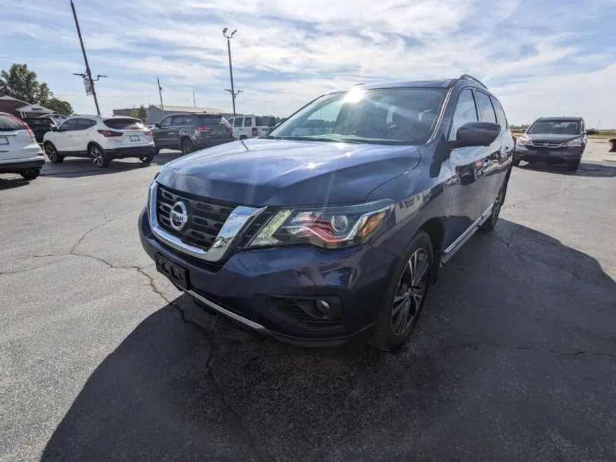 2018 Nissan Pathfinder Platinum photo 1