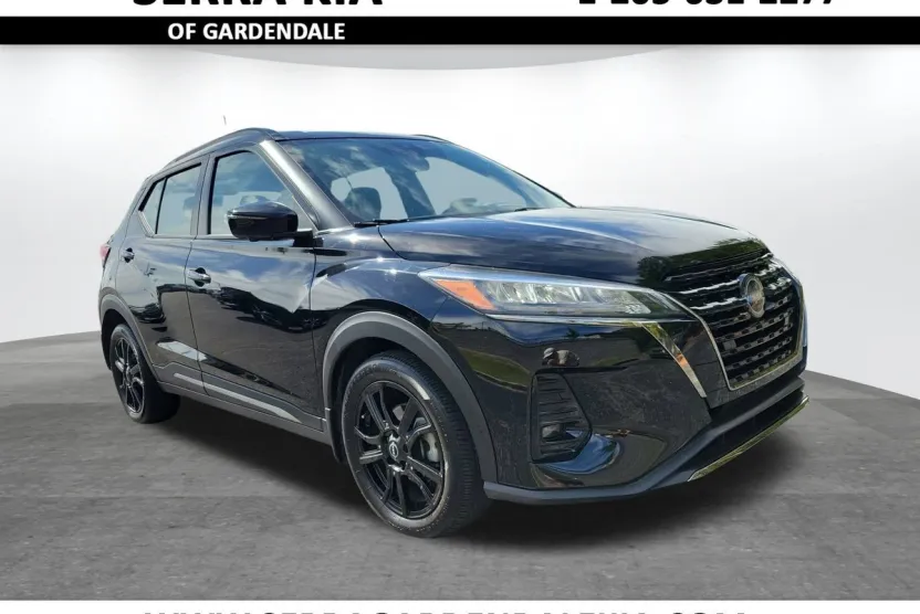 2023 Nissan Kicks SR photo 1