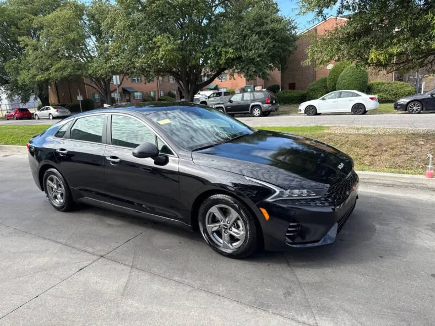 2023 Kia K5 LXS photo 1