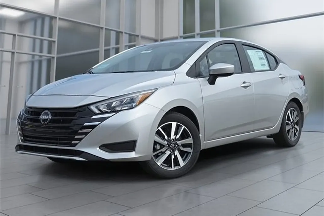 2025 Nissan Versa 1.6 SV photo 1
