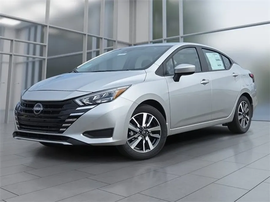 2025 Nissan Versa 1.6 SV photo 1