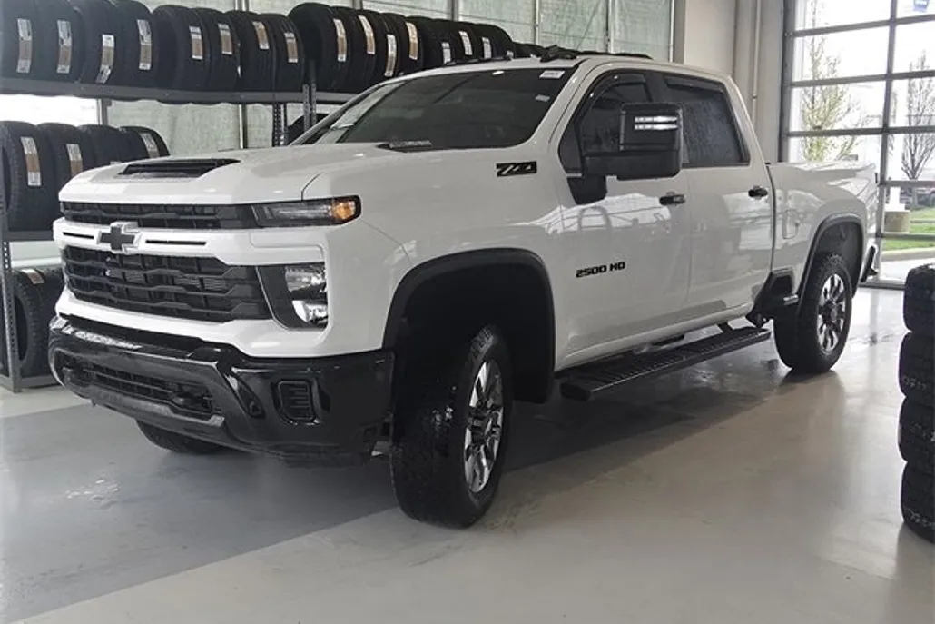 2024 Chevrolet Silverado 2500HD Custom photo 1