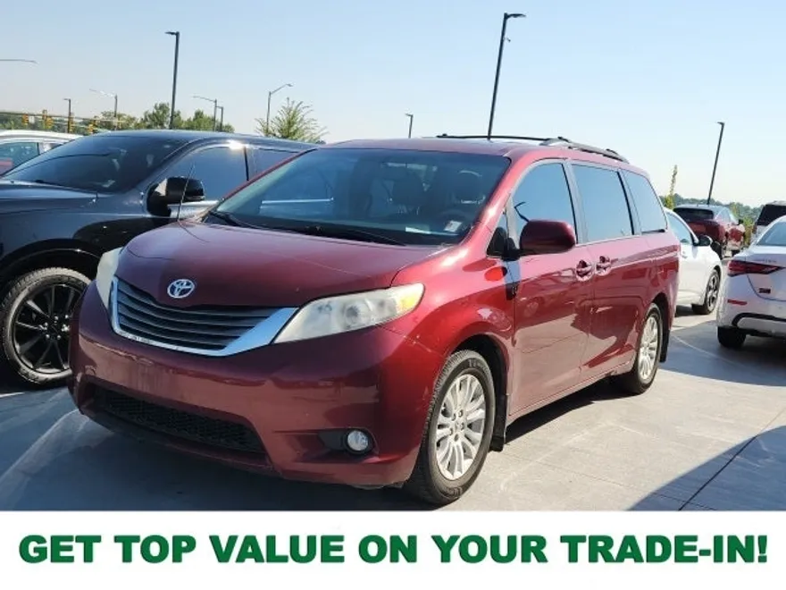 2013 Toyota Sienna XLE photo 1