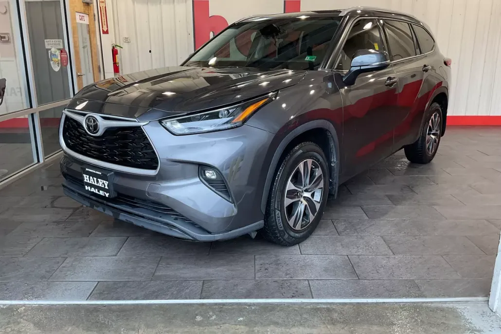 2022 Toyota Highlander XLE photo 1