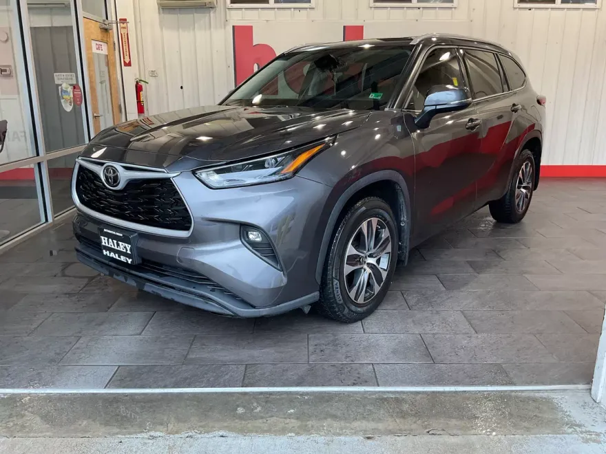 2022 Toyota Highlander XLE photo 1