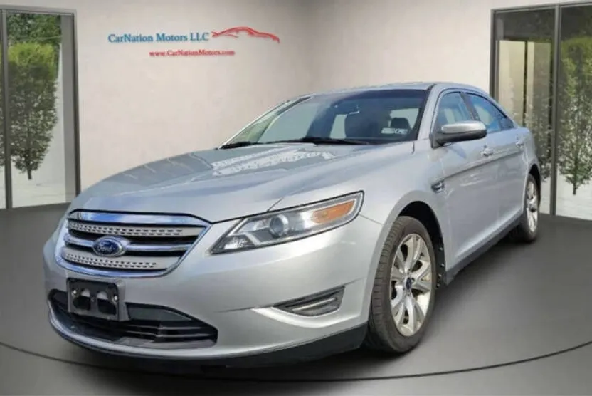 2010 Ford Taurus SEL photo 1