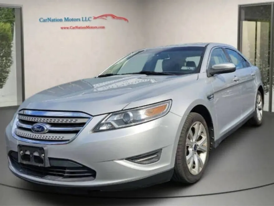 2010 Ford Taurus SEL photo 1
