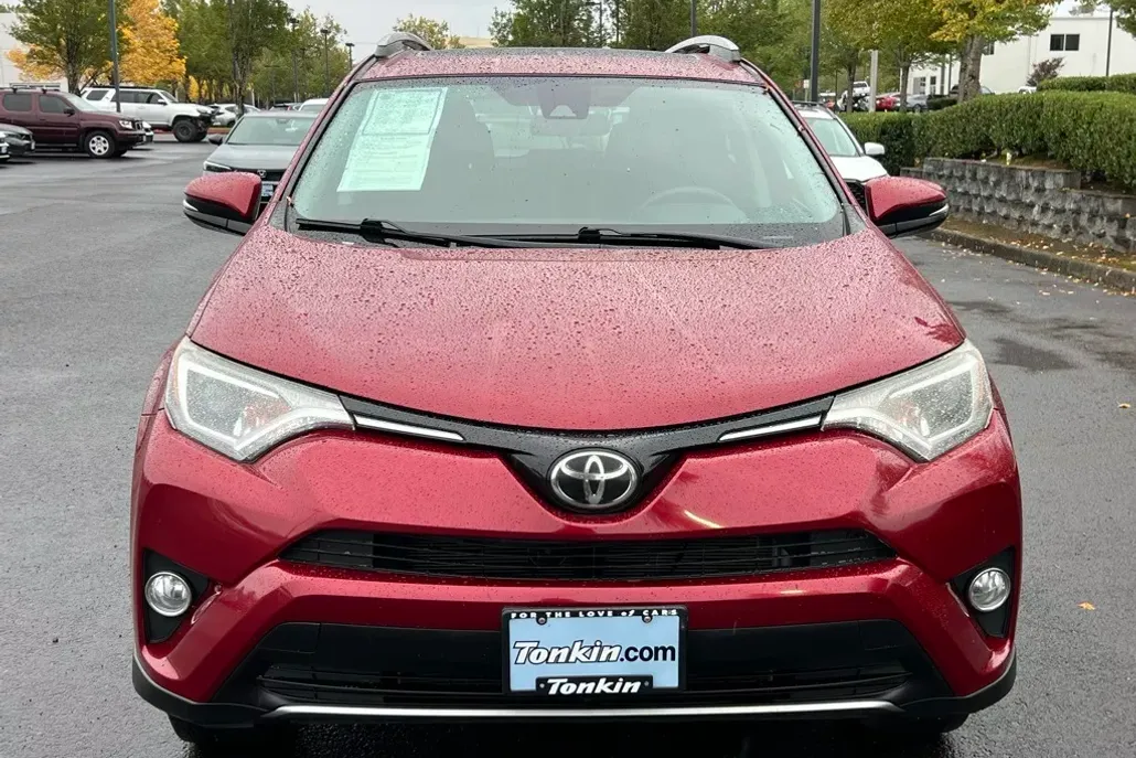 2018 Toyota RAV4 XLE photo 1