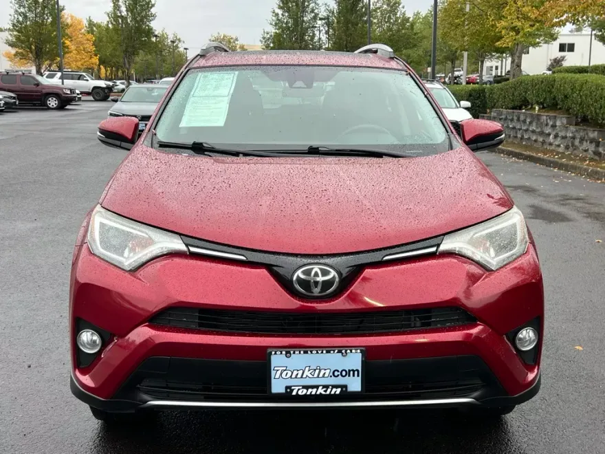 2018 Toyota RAV4 XLE photo 1
