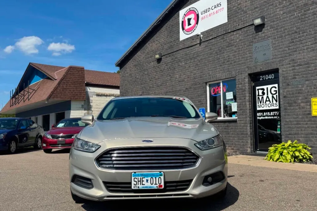 2015 Ford Fusion SE photo 1