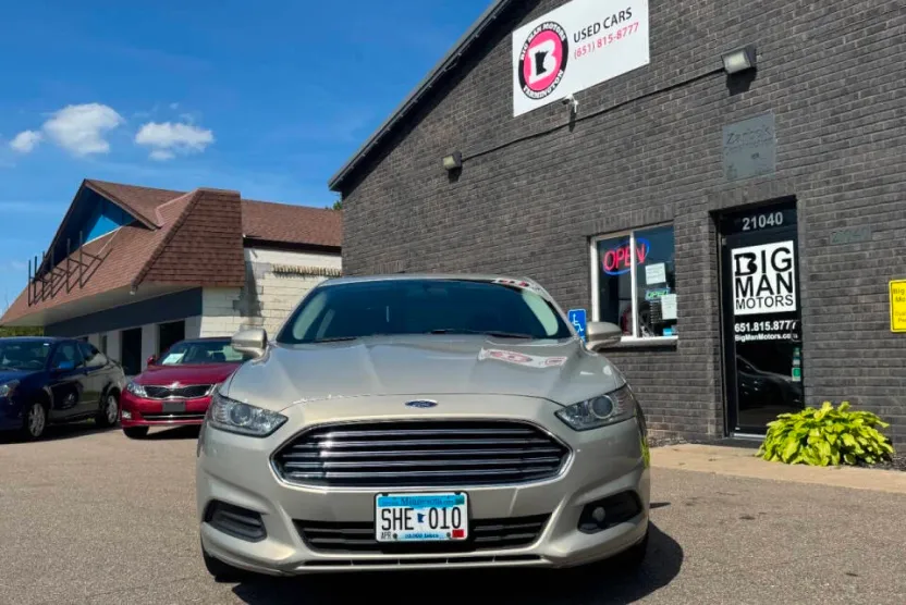 2015 Ford Fusion SE photo 1