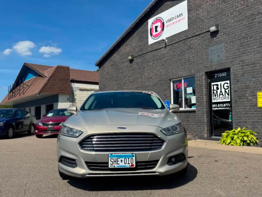 2015 Ford Fusion SE photo 1