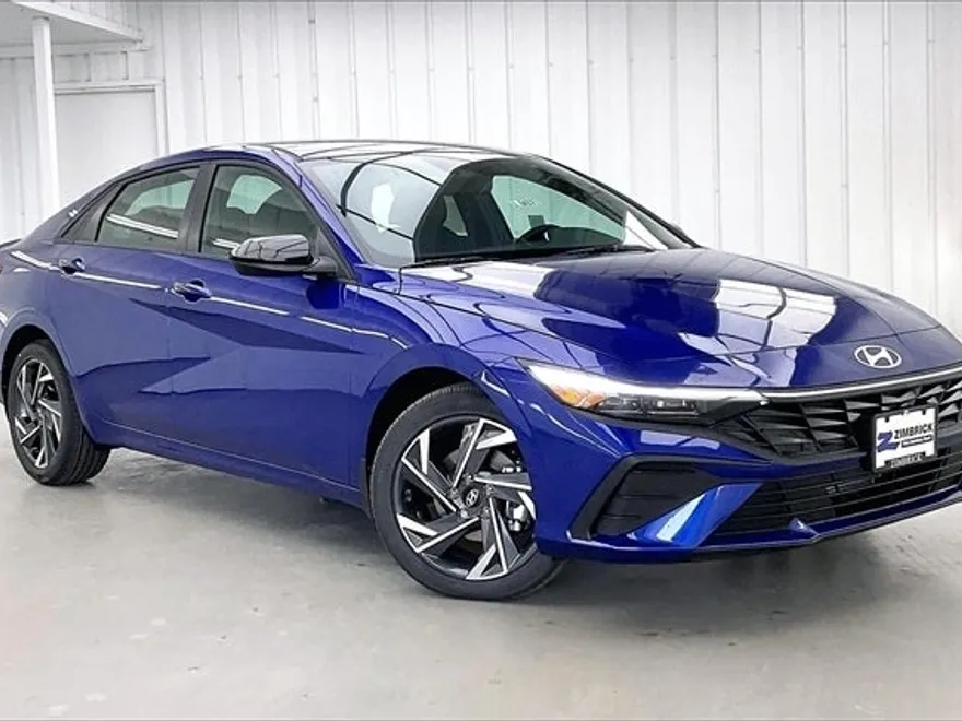 2025 Hyundai Elantra SEL Sport photo 1