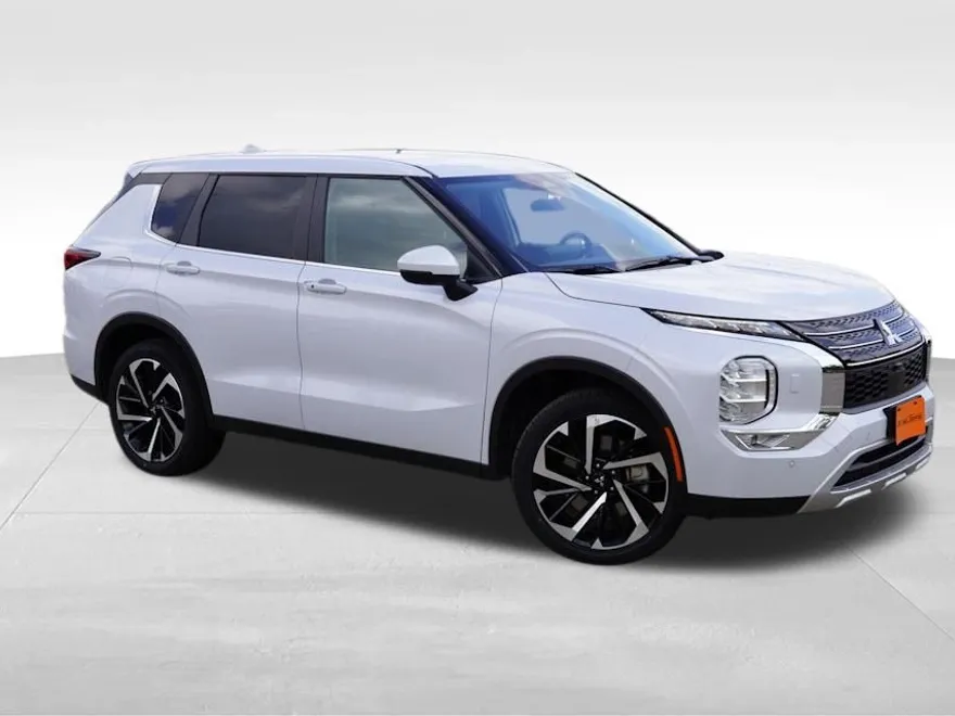 2024 Mitsubishi Outlander SE photo 1