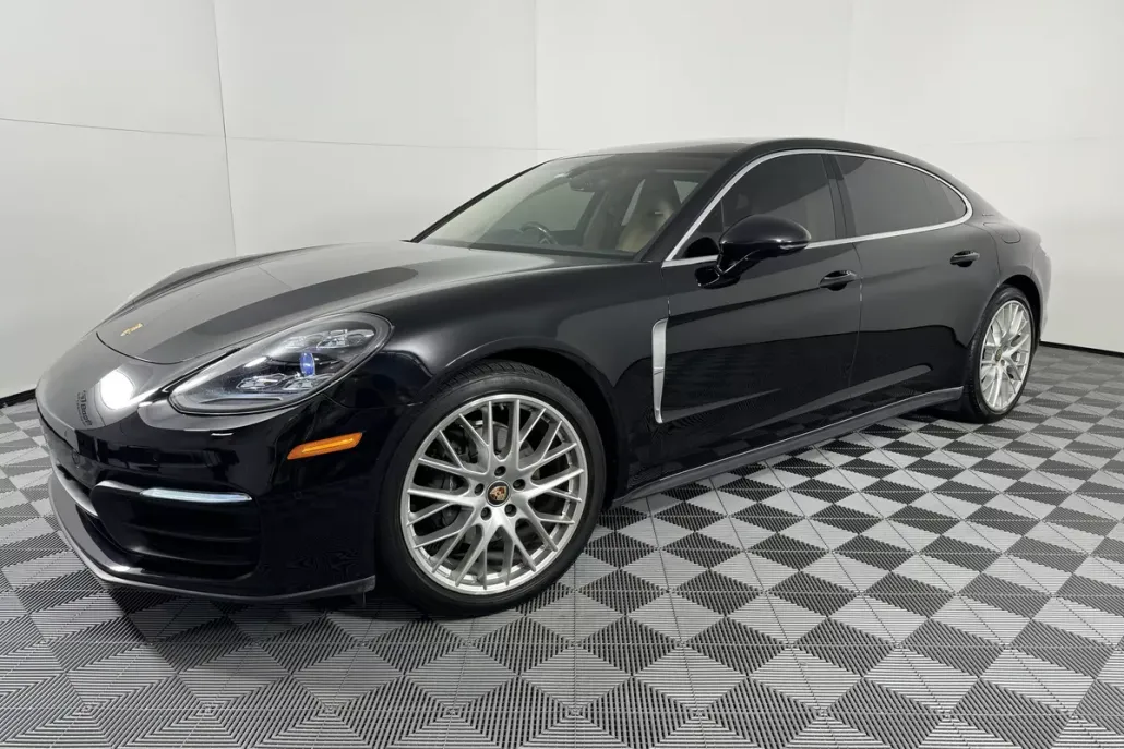 2021 Porsche Panamera 4 Executive photo 1