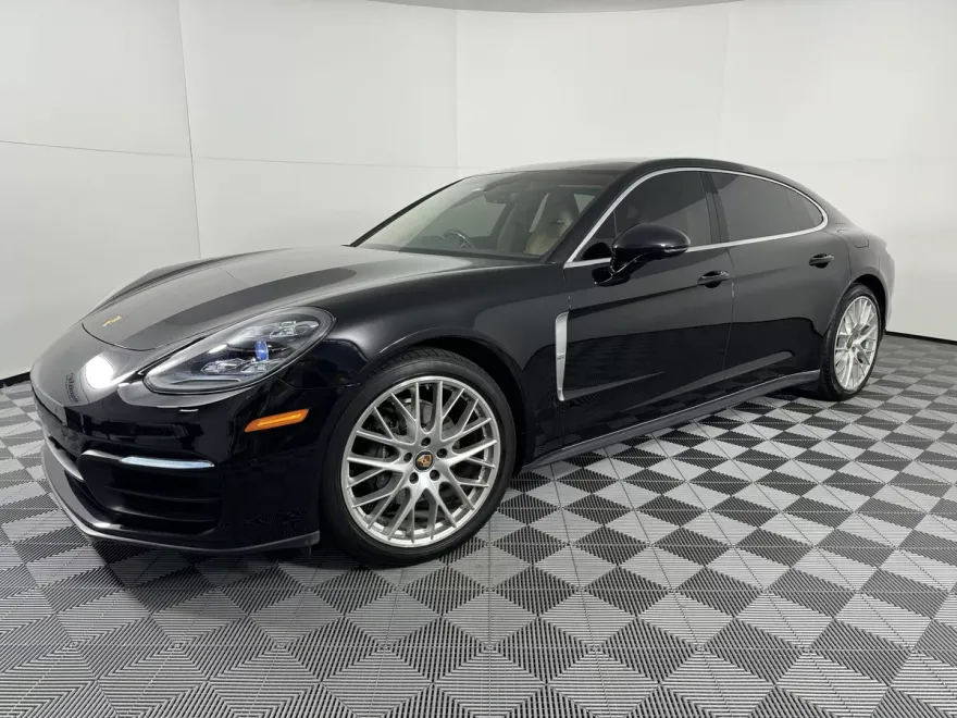 2021 Porsche Panamera 4 Executive photo 1
