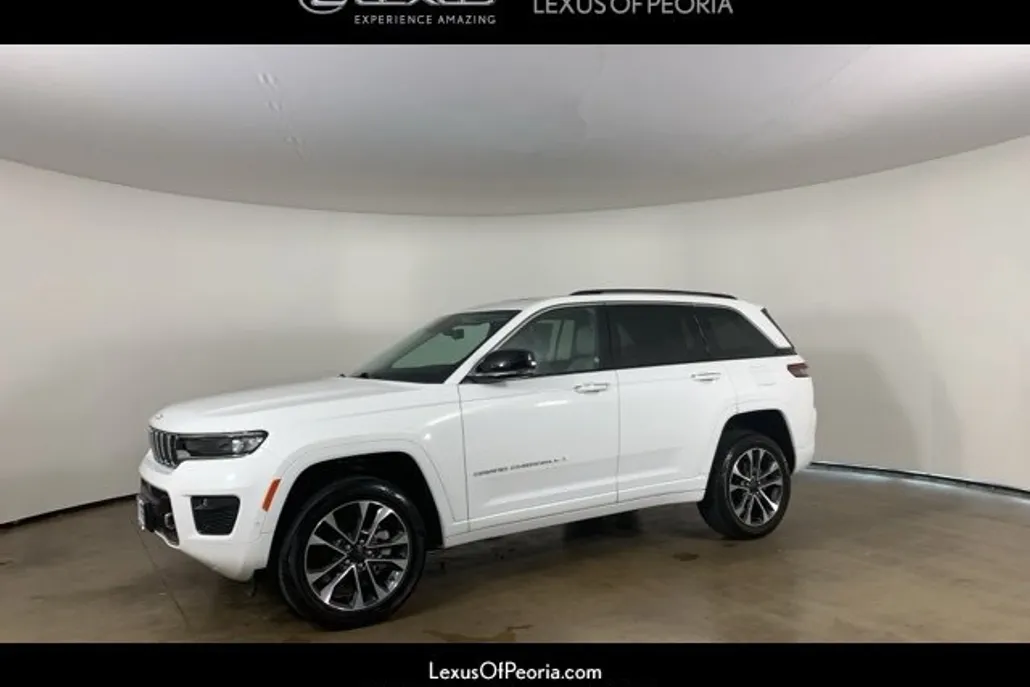 2023 Jeep Grand Cherokee Overland photo 1