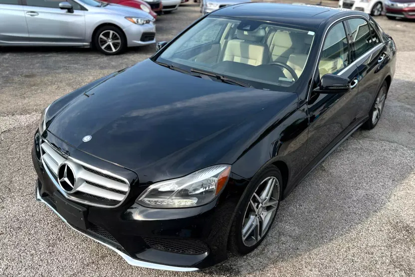 2016 Mercedes Benz E 4MATIC Sedan photo 1