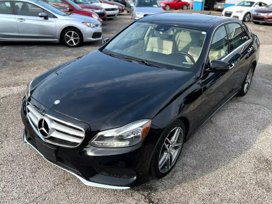 2016 Mercedes Benz E 4MATIC Sedan photo 1