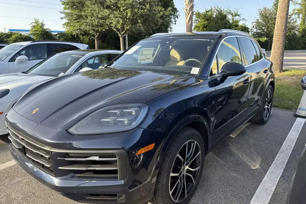 2025 Porsche Cayenne photo 1