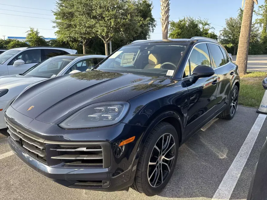 2025 Porsche Cayenne photo 1