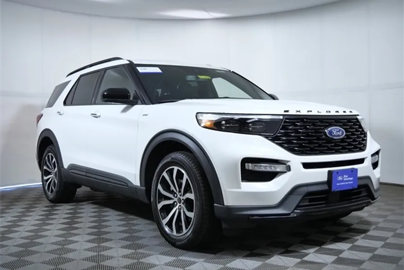 2022 Ford Explorer ST-Line photo 1