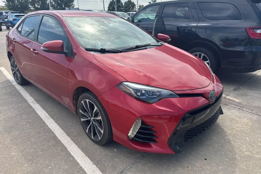 2017 Toyota Corolla SE photo 1