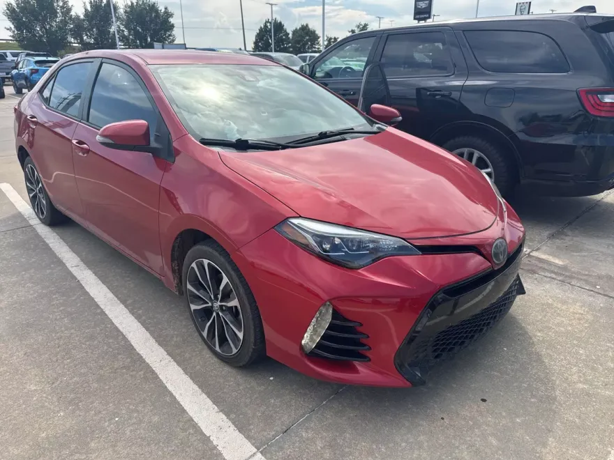 2017 Toyota Corolla SE photo 1