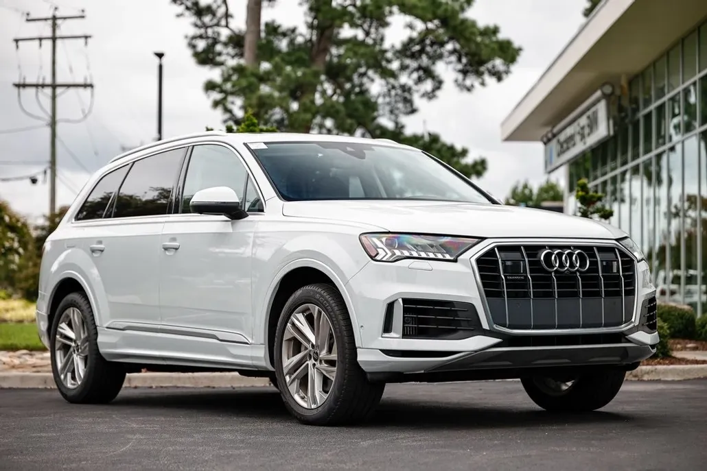 2024 Audi Q7 55 Premium Plus photo 1