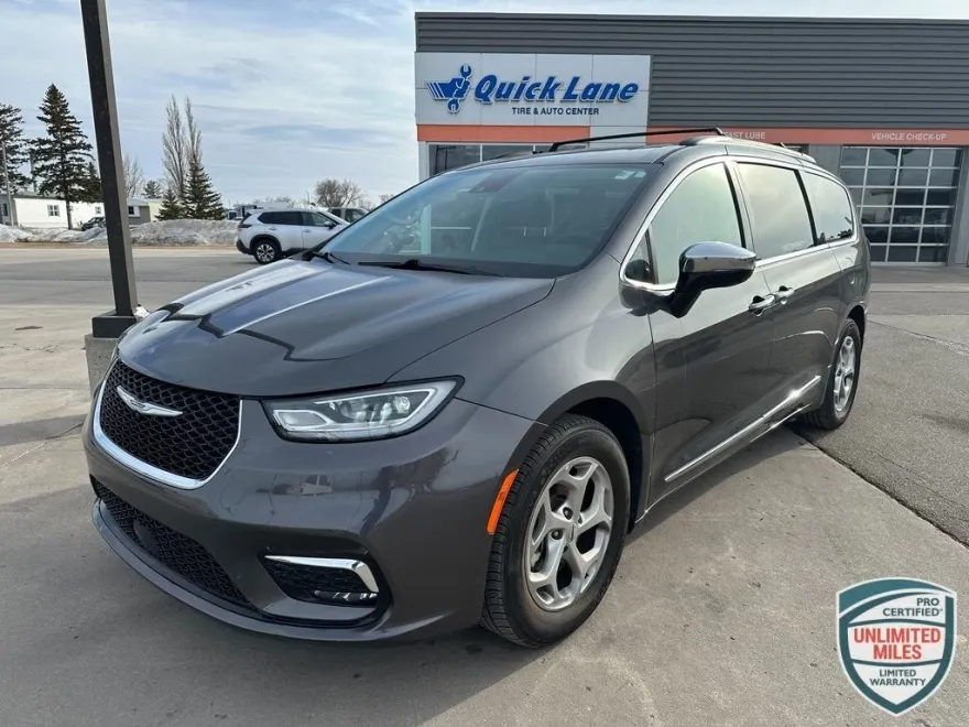 2023 Chrysler Pacifica Limited photo 1