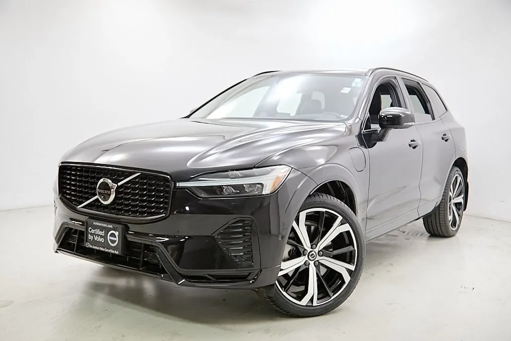 2022 Volvo XC60 Recharge Hybrid T8 R-Design photo 1