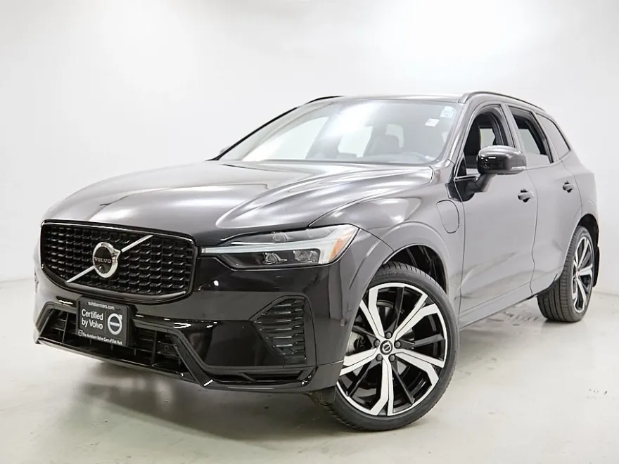 2022 Volvo XC60 Recharge Hybrid T8 R-Design photo 1