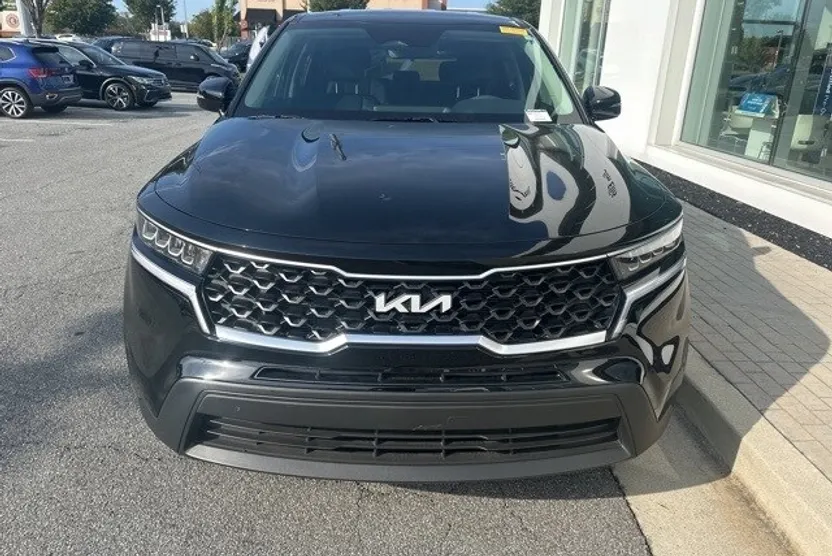 2023 Kia Sorento LX photo 1