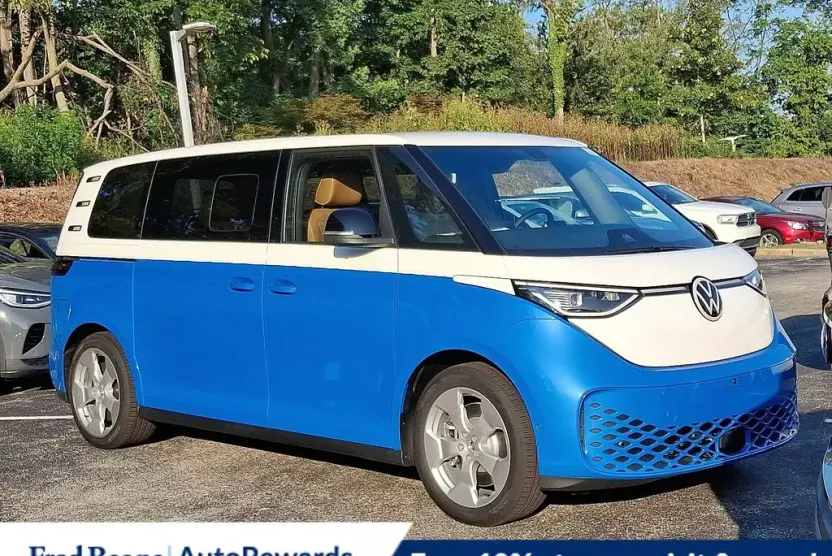 2025 Volkswagen ID. Buzz Pro Plus photo 1