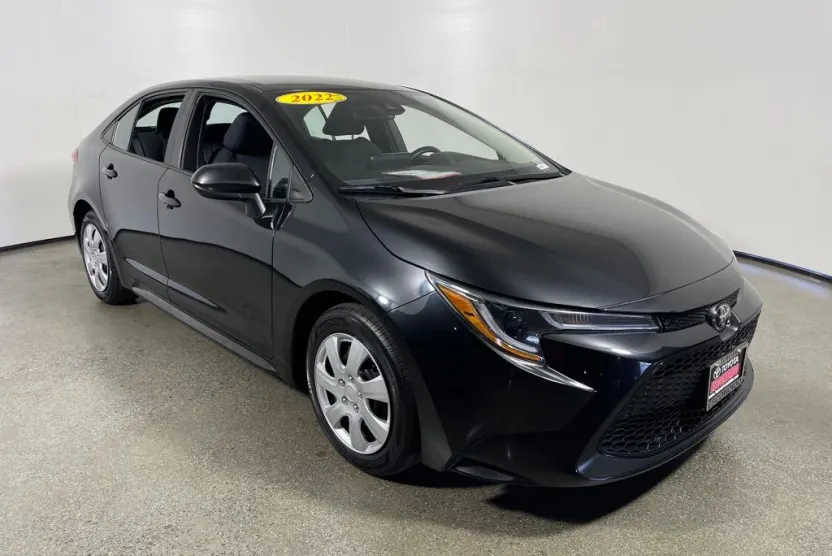 2022 Toyota Corolla LE photo 1