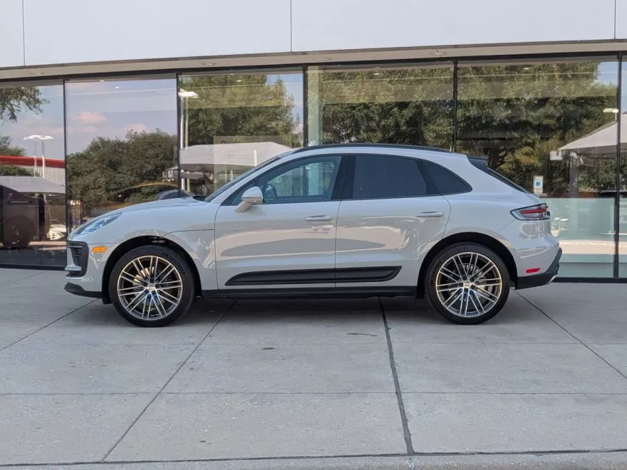 2025 Porsche Macan T photo 1