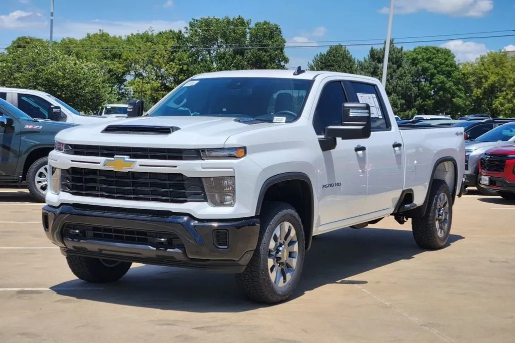 2025 Chevrolet Silverado 2500HD Custom photo 1