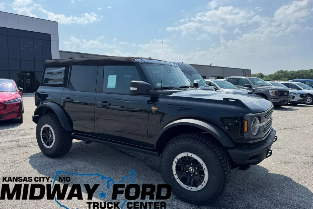 2024 Ford Bronco Badlands photo 1