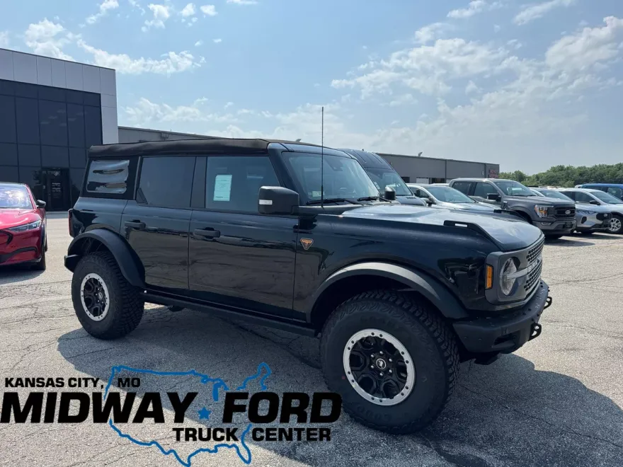 2024 Ford Bronco Badlands photo 1