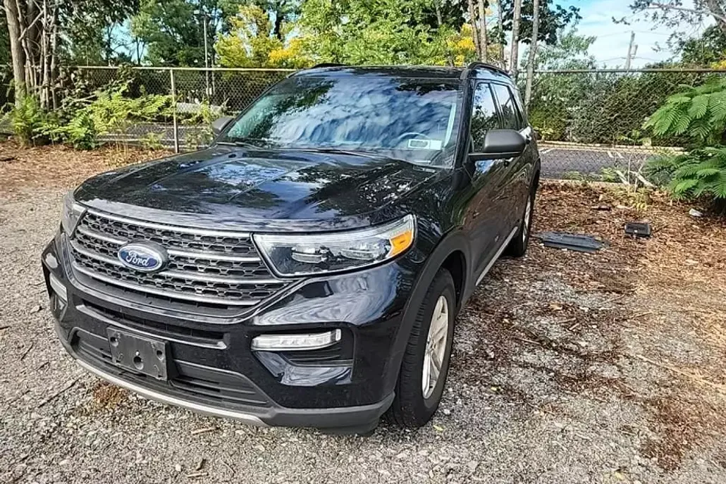 2022 Ford Explorer XLT photo 1
