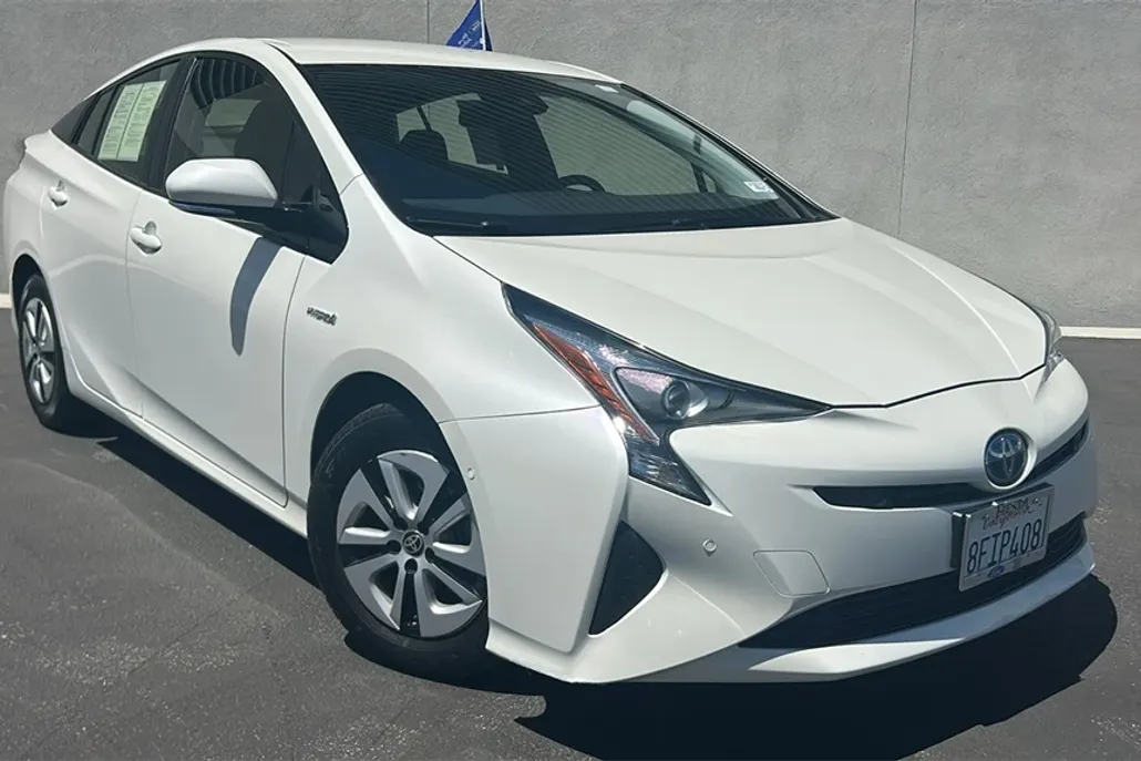 2018 Toyota Prius Four photo 1