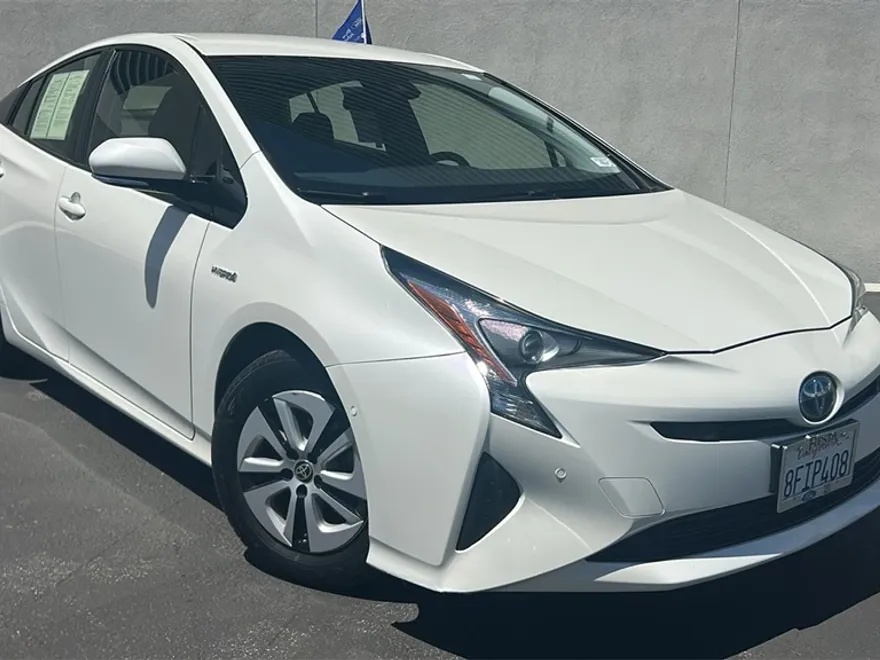 2018 Toyota Prius Four photo 1