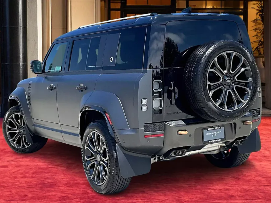 2025 Land Rover Defender 110 photo 1