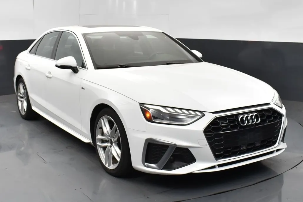 2022 Audi A4 45 S line Premium Plus photo 1