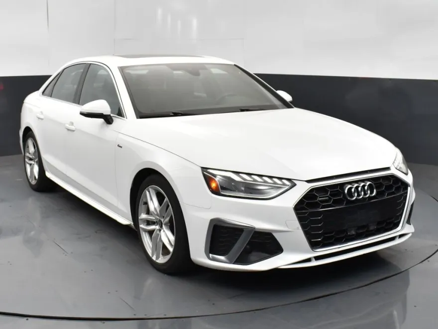 2022 Audi A4 45 S line Premium Plus photo 1