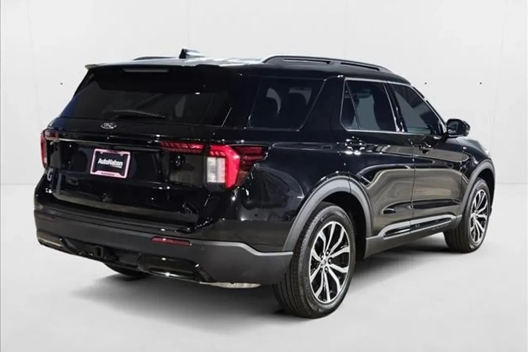2025 Ford Explorer ST-Line photo 1